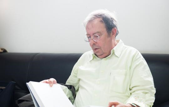 法国艺术家柯迺柏致力中外交流 痴心汉字书法40年