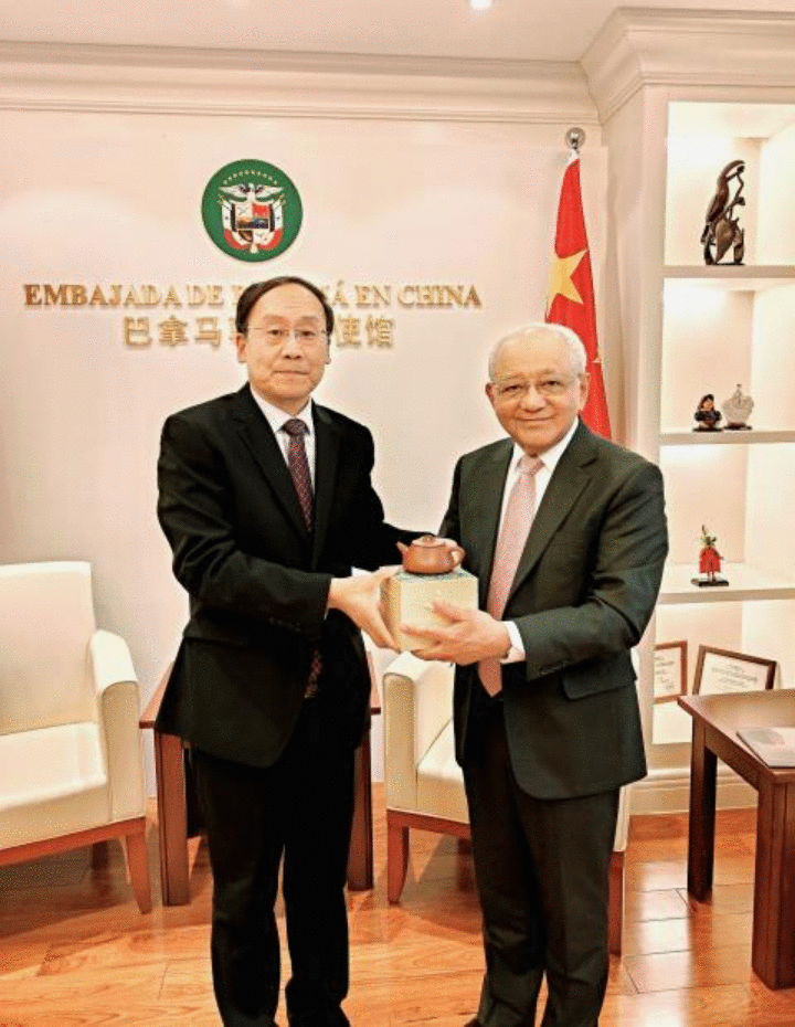 耿春华：传承弘扬紫砂文化促进国际文化交流