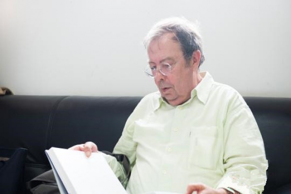 法国艺术家柯迺柏致力中外交流 痴心汉字书法40年